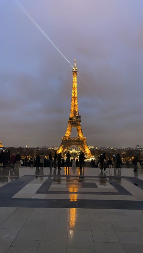 Tower Photography, Flight Take Off, Handball Players, Eiffel Tower Photography, Eiffel Tower In Paris, City Paris, Tower In Paris, Things To Do In Paris, Paris Dream