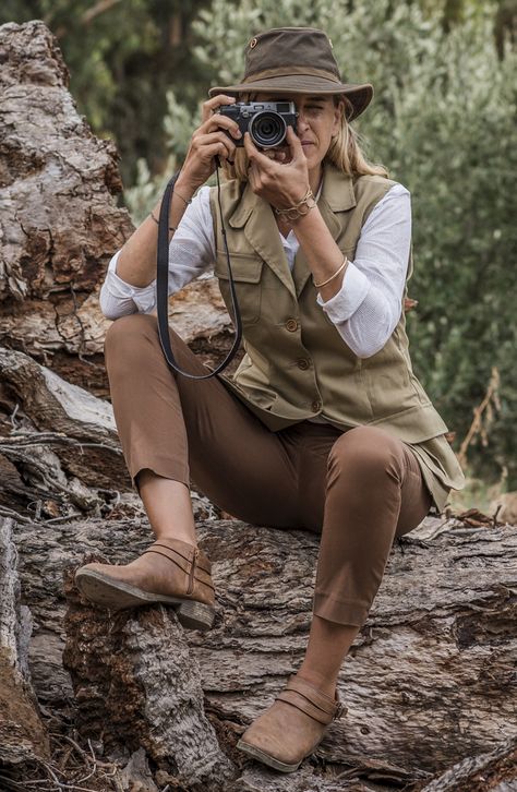 Australia Outback Outfit, Outback Outfit Women, Adventure Costume Ideas, Birdwatching Outfit, Explorer Outfit Adventure, Countryside Outfit Summer, Jumanji Outfit Ideas, Explorer Outfit, Safari Outfit Women