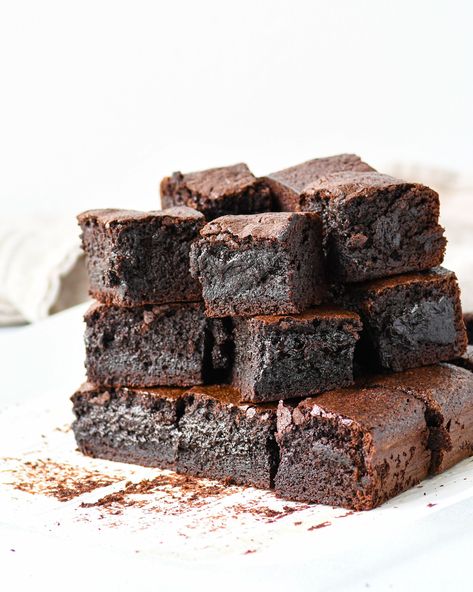 Cocoa Powder Brownies, Cocoa Brownies, Cake Mug, Brownie Ingredients, Fudgy Brownies, Chocolate Brownies, Brownie Recipes, Dessert Bars, Healthy Dessert