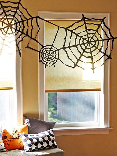 20+ DIY Halloween Spider Decor Ideas and Inspiration Halloween House Party Decorations, Adult Halloween Party Decorations, Diy Halloween Party, Scary Halloween Decorations Diy, Halloween Party Decor Diy, Clever Halloween, Easy Diy Halloween Decorations, Casa Halloween, Craft Templates