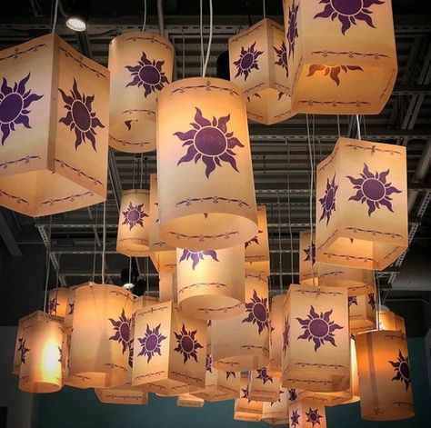 Lantern Debut Theme, How To Make Rapunzel Lanterns, Tangled Hanging Lanterns, Lantern Birthday Party Decor, Tangle Party Ideas, Repunzel Quince Invitations, Tangled Theme School Dance, Rapenzul Quince Theme, Rupunzle Theme Sweet 16