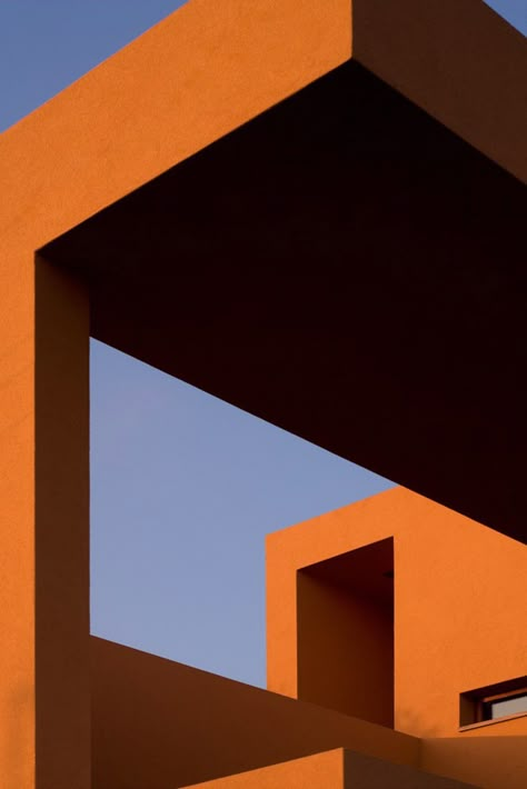 Nuno Grande · Oranje House Minimal Photography, Kunst Inspiration, Orange House, Abstract Geometric Art, The Program, Foto Art, Architecture Illustration, Creepy Art, Global Design