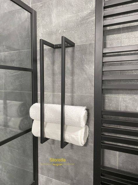 Black Wine Rack, Toallero Ideas, Bathroom Towel Storage, Bathroom Towel Rack, Towel Shelf, Towel Organization, Storage Bathroom, Towel Holder Bathroom, Black Towels