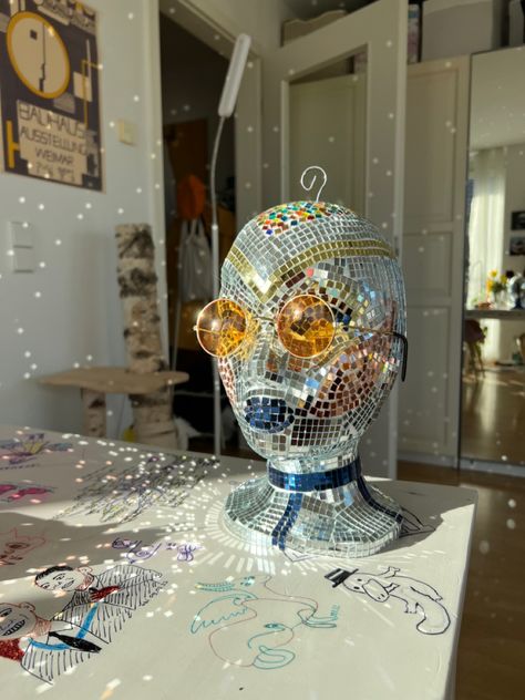 Styrofoam Head Crafts, Identity Sculpture, Disco Ball Head, Disco Room, Hippie Bedroom Decor, Sprinkles Design, Styrofoam Head, Hippie Bedroom, Mannequin Art