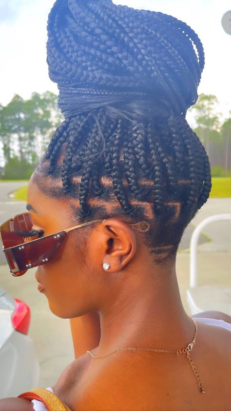 Undercut Black Women Braids, Undercut Designs For Women Black, Nape Undercut Designs Black Women, Undercut And Braids, Undercut Braids Hairstyles Black Women, Black Women Undercut Hairstyles, Undercut On Black Women, Natural Hair Undercut Black Women, Locs With Undercut Black Women