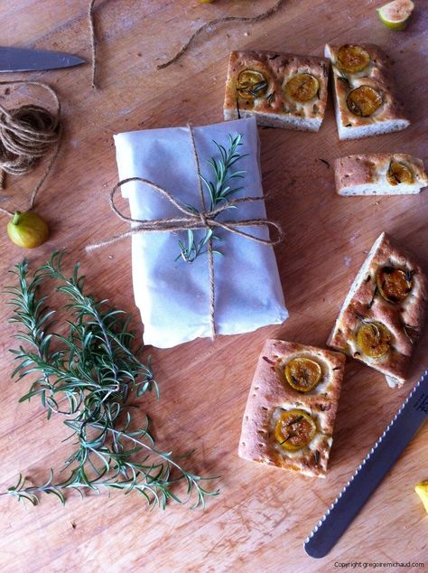 Foccacia Bread Gift, Farmers Market Packaging Ideas, Focaccia Packaging, Rosemary Foccacia, Bread Gifts, Foccacia Bread, Regalos Ideas, Jam Gift, Mini Bolo