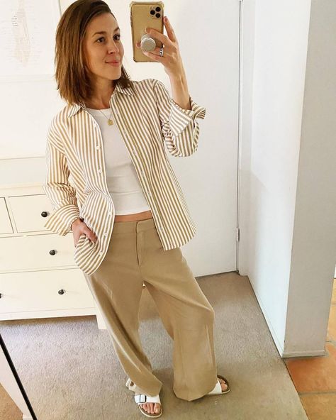 Zara Poplin Shirt, Best Leather Jackets, Basic White Tee, Flats Outfit, White Stripes Shirt, Stylish Mom, Linen Blend Shirt, Outfit Formulas, Loose Trousers