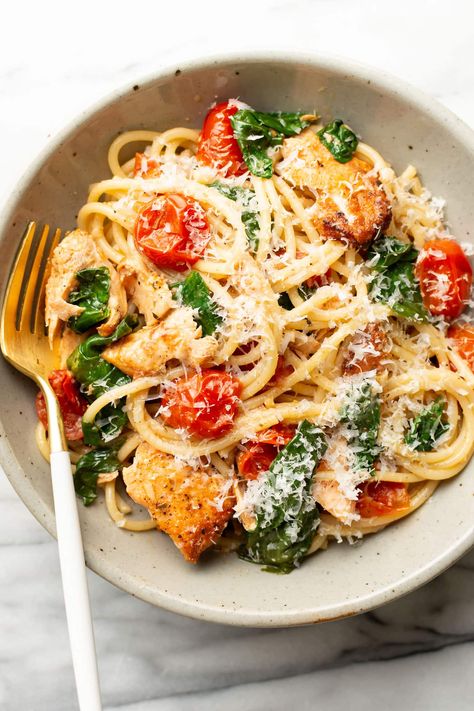 This easy yet elegant tomato spinach salmon pasta recipe has an irresistible garlic butter sauce with sun-kissed fresh tomatoes. The salmon is perfectly tender and flaky! Spinach Salmon Pasta, Spinach Salmon, Salmon Pasta Recipe, Salmon Pasta Recipes, Smoked Salmon Pasta, Salmon Spinach, Tomato Spinach, Seafood Pasta Recipes, Butter Salmon