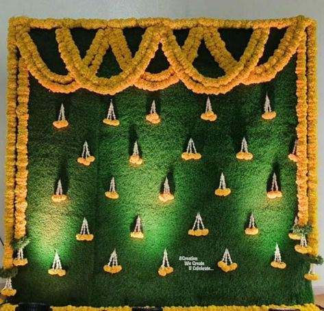 Mehndi Decoration, Indian Baby Shower Decorations, Leaf Decor Wedding, Haldi Decoration Ideas, Haldi Ceremony Decorations, Small Wedding Decor, Indian Baby Showers, Mehendi Decor Ideas, Simple Stage Decorations