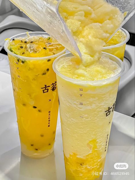 Passion Fruit Iced Tea, Passionfruit Tea, Passion Fruit Smoothie, Passion Fruit Tea, Super Tuna, Aesthetic Drink, Yellow Food, Pearl Tea, Colorful Drinks