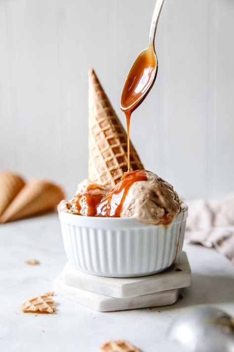 Kitchen Aid Ice Cream, Pulp Recipe, Ice Cream Photography, Salted Caramel Ice Cream, Vegan Caramel, Caramel Ice Cream, Healthy Food Facts, Desserts Vegan, Vegan Ice Cream