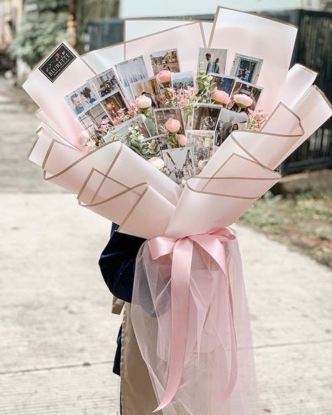 Bucket Ideas, Photo Bouquet, Diy Bouquet Wrap, Wrapping Techniques, Money Bouquet, Creative Money Gifts, Personalized Wedding Decor, Birthday Gifts For Boyfriend Diy, Flower Bouquet Diy