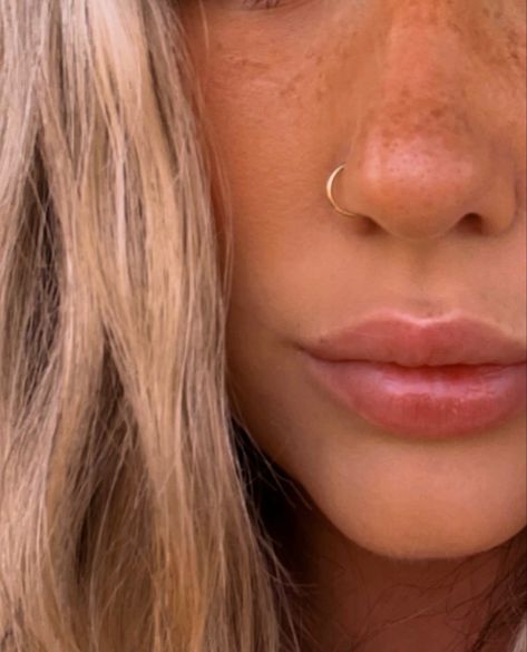 Nose Freckles Natural, Huggie Nose Ring, Light Brown Hair With Freckles, Nose Piercing Freckles, Ring Piercing Nose, Tan Skin And Freckles, Blonde With Nose Piercing, Blonde Nose Piercing, Nose Peicerings Ideas