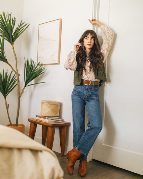 Fall Denim Trends, Denim Dress Outfit, Postpartum Fashion, New Darlings, Outfits 70s, House Aesthetic, 70s Outfits, Senior Picture Outfits, Style Muse