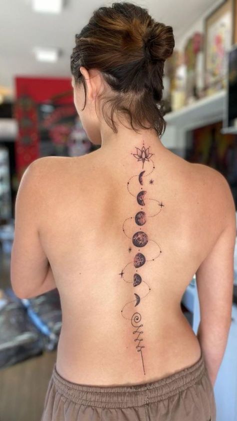 Spine Tattoos For Women Moon And Stars, Fox Spine Tattoo, Moon Fases Tattoos, Moon Tattoo Spine, Tattoo Ideas Inspiration, Flower Spine Tattoos, Tato Minimal, Spine Tattoo Ideas, Tattoos Infinity