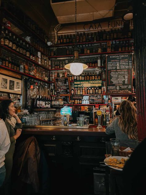 These Are The 9 Best Vermouth Bars in Madrid That Missing Would Be An Actual Crime Spanish Vermouth, Spanish Bar, Vermouth Cocktail, Spanish Cheese, Madrid City, Manchego Cheese, Spanish Wine, Tapas Bar, Manchego