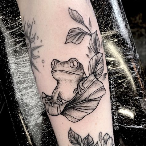 @kerrieemtattoo #dotwork #dotworktattoo #blackwork #blackworktattoo #blacktattoo #dotworkshading #frog #frogtattoo #cutefrog #leavestattoo #cutetattoo Black Frog, Frog Tattoo, Z Tattoo, Frog Tattoos, Up Tattoos, Beauty Tattoos, Piercing Tattoo, Animal Tattoos, Life Tattoos