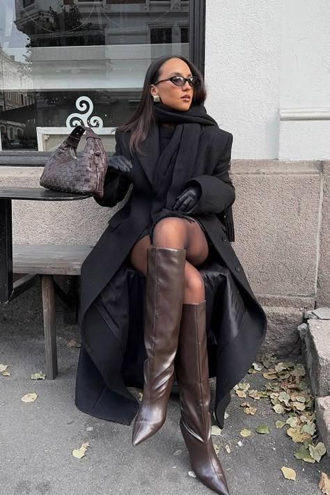 Winter Mode Outfits, Foto Glamour, Winter Date Night Outfits, Elegantes Outfit Frau, High Heel Stiefel, Outfit Invierno, Italy Outfits, Eve Outfit, New Years Eve Outfits