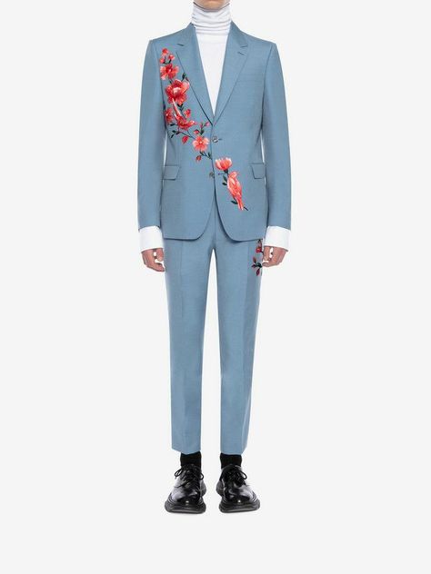 Embroidered Suit Jacket, Alexander Mcqueen Ready To Wear, Embroidered Suit, Alexander Mcqueen Fashion, Mens Fashion Wear, Mcqueen Fashion, Embroidered Pants, Blazer Set, Illustration Fashion Design