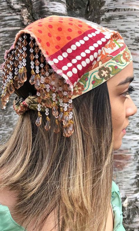 Romani Head Scarf, Wear A Head Scarf, Headscarf Turban, Artsy Woman, Christian Head Covering, Short Or Long Hair, Caravan Ideas, Scarf Ideas, Themes Wedding