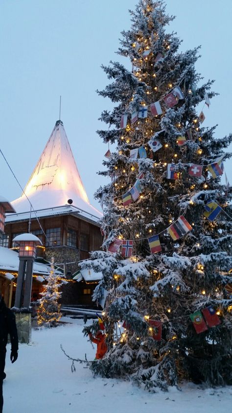 Laponia, Rovaniemi Aldea Santa Claus. Navidad 2016 Rovaniemi Aesthetic, Christmas In Europe, Lapland Finland, Snowy Weather, Dream Vacations Destinations, Winter Festival, Ski Season, Christmas Feeling, Winter Magic