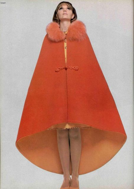 For those times when you just feel like candy corn... Oh wow who wears this? I can't stop laughing at it. Space Age Fashion, Style Année 60, Traffic Cone, Fashion 1960s, Sixties Fashion, Retro Mode, Vintage Couture, Cape Coat, 1960s Fashion