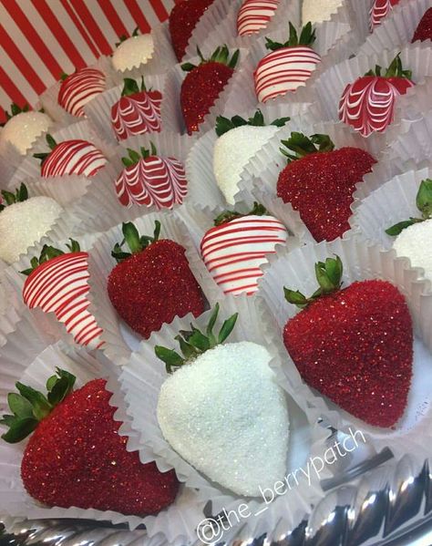 Glitter Strawberries, Valentines Strawberries, Strawberries Ideas, Valentine Strawberries, Chocolate Covered Strawberry Recipe, Chocolate Covered Strawberries Bouquet, Chocolate Covered Fruit, Fingerfood Party, Chocolate Covered Treats