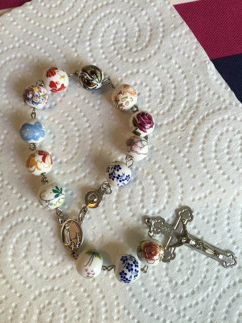 Handmade rosary Handmade Rosary Diy, Rosary Hand Made, Pocket Rosary Diy, Beaded Rosary Diy, How To Make A Rosary, Homemade Rosary, Rosary Collection, Praying The Rosary Catholic, Rosary Ideas