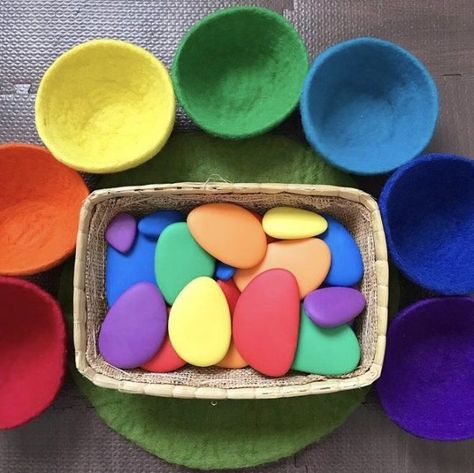 best toys for kids Rainbow Pebbles, Baby Zintuiglijk, Vetenskapliga Experiment, Diy Montessori Toys, Maluchy Montessori, Diy Montessori, Montessori Diy, Montessori Toddler Activities, Baby Play Activities