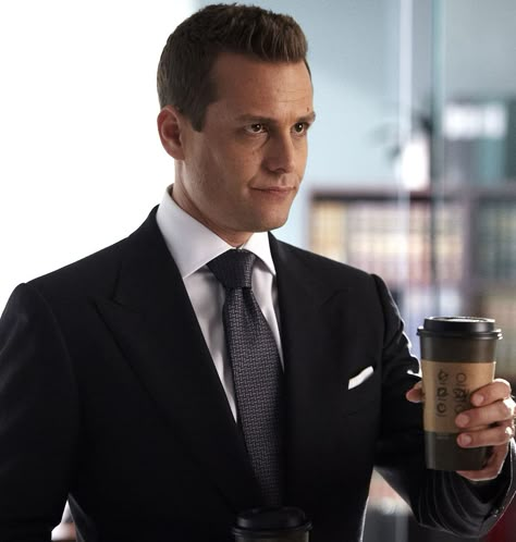 Harvey Specter Haircut, Suits Wallpaper, Harvey Suits, Best Tv Shows To Watch, Suits Tv Show, Specter Suits, Suits Harvey, Harvey Specter Suits, Harvey Specter Quotes