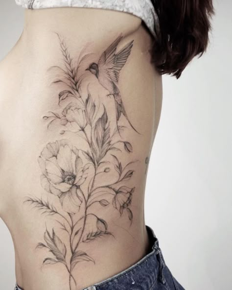 Tattoo Wildflowers, Women Shoulder Tattoo, Side Body Tattoos, Bird And Flower Tattoo, Best Tattoo Ideas For Men, Women's Shoulder Tattoo, Side Tattoos Women, Tattoos On Side Ribs, Rib Tattoos For Women