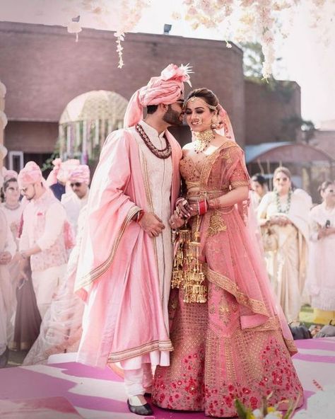 A Pretty Agra Wedding In Hues Of Pink Of A Fashion Entrepreneur Orang India, Wedding Dresses Men Indian, Pengantin India, Latest Bridal Lehenga, Groom Wedding Dress, Couple Wedding Dress, Indian Bride Outfits, Bridal Lehenga Collection, Designer Bridal Lehenga