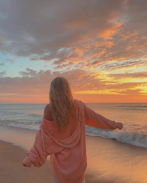 sunrise is my favorite color Sunrise Outfit, Sunrise Colors, Pilates Studio, My Favorite Color, Studio Ideas, Colourful Outfits, Summer Vibes, Favorite Color, Pilates