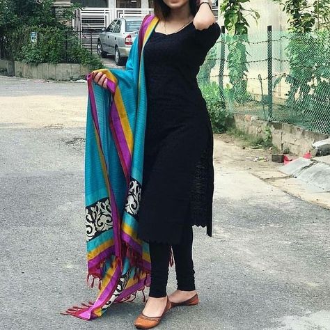 Black Kurti Styling Ideas, Black Churidar Designs, Black Kurti Outfit, Black Kurti Design, Black Churidar, Black Colour Combination, Black Dress Design, Black Kurti, Pengantin India