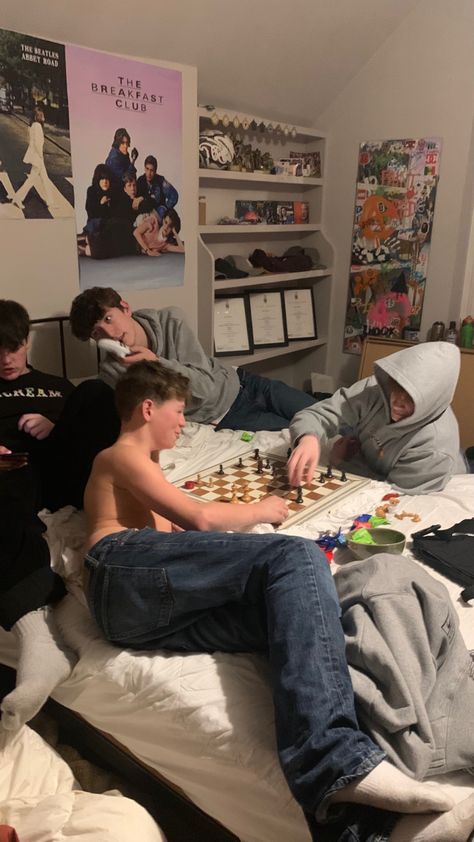 bedroom ideas chess room inspo Room For Brothers, Male Roommates Aesthetic, Boyfriend Group, Fake Boyfriend Snapchat Pictures, Chess Room, Brother Best Friend, Friends Group Photo, Friends Boys, Men In Socks