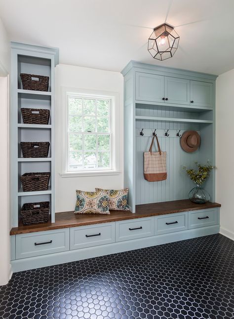 Room Storage Diy, Mudroom Entryway, Mudroom Decor, Mudroom Laundry Room, Mudroom Design, Mud Room Storage, Boot Room, Small Room Design, Beach House Interior