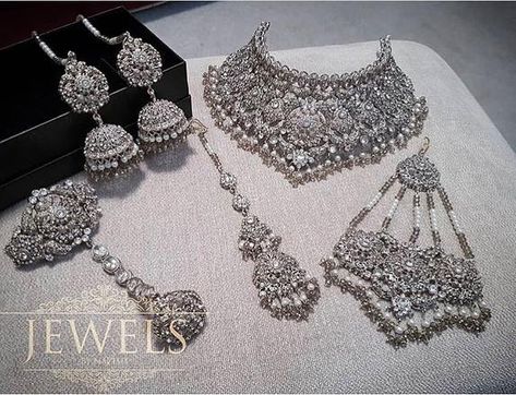 Pakistani Bride (@pakistanibride) • Instagram photos and videos Silver Bridal Jewellery, Bride Jewelry Set, Asian Bridal, Pakistani Jewelry, Jewellery Sets, Wedding Bridal Jewellery, Asian Wedding, Pakistani Wedding, Bride Jewellery