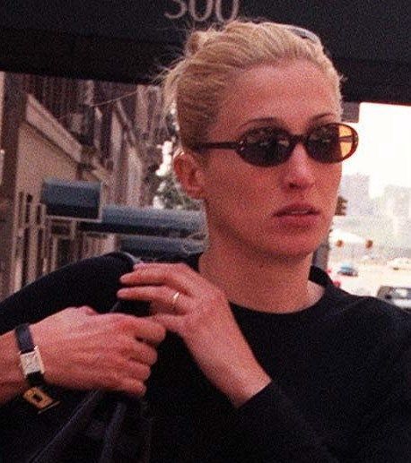 2-cartier-tank-watch-carolyn-bessett-kennedy-habituallychic Carole Radziwill, John Junior, Tank Watch, Jfk Jr, Cartier Tank, Mode Inspo, Classy Women, Round Sunglass Men, New Yorker