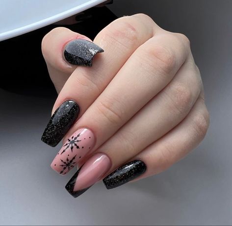 Nail Art Noir, Winter Wonderland Nails, Wonderland Nails, Rose Nail Art, February Nails, Blush Nails, Rose Nails, Disney Nails, Popular Nails