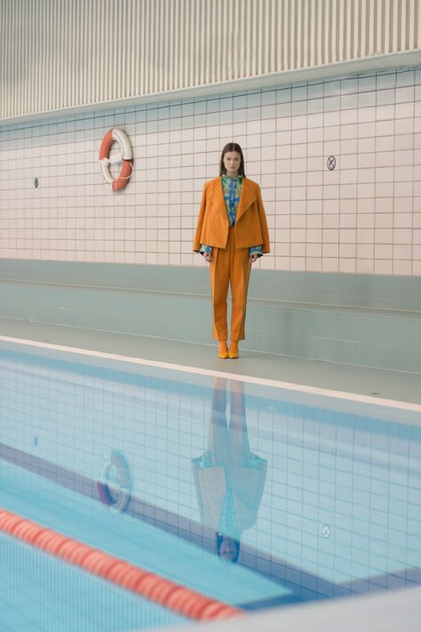 Summer Collection Pool Fashion Editorial, Reflection Fashion, Pool Reflection, Beach Fashion Editorial, Mode Pastel, Sports Pool, Water Fashion, Artistic Fashion Photography, Fashion Editorial Layout