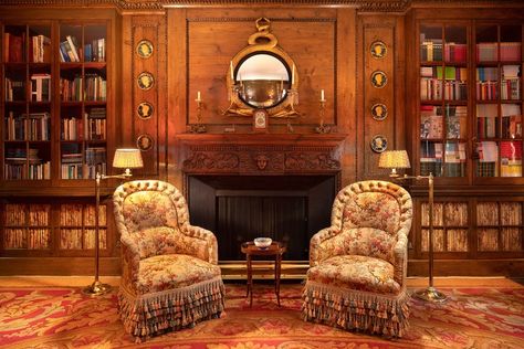 The Heinz Heiress’s 7,000-Square-Foot Sutton Place Townhouse Is up for Sale | Architectural Digest Nyc Mansions, Dream Home Library, Library Fireplace, Paneled Library, Estate Interior, Townhouse Designs, Sutton Place, Bookshelves Diy, Home Libraries