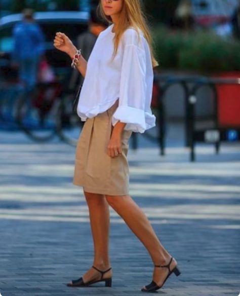 Style Casual Chic, 여름 스타일, Summer Shorts Outfits, Mode Casual, Tailored Shorts, Looks Chic, Cute Summer Outfits, Long Shorts, Looks Style