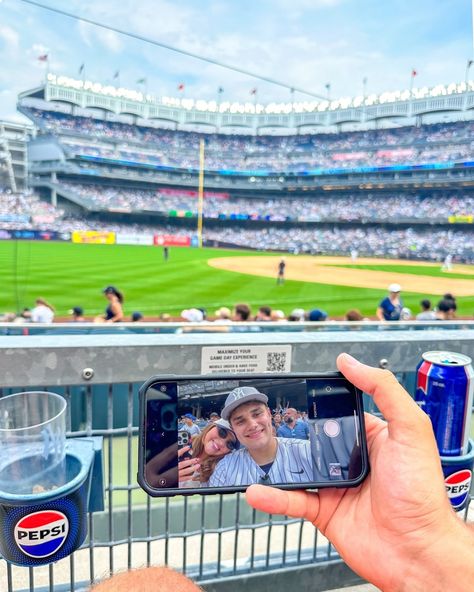 ⚾️🍔🇺🇸 💙 baseball outfit inspo, yankees, yankees game, baseball OOTD, yankees aesthetic, phone camera selfie, baseball game, couple date ideas, couple pose ideas, couple picture #yankees #mlbgame #scrapbookinglayout #scrapbookjournal #canva Yankees Aesthetic Outfit, Yankees Game Aesthetic, Baseball Date Outfit, Baseball Game Couple, Yankees Game Outfit, Baseball Bf, Baseball Date, Yankees Aesthetic, Gaming Couple