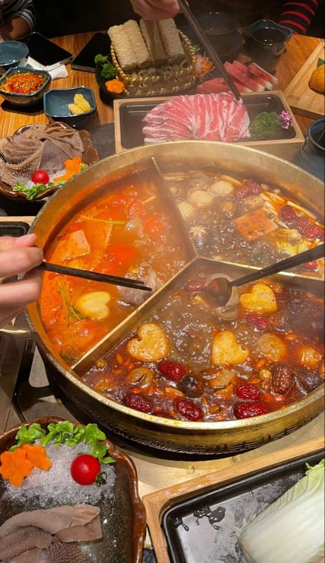 Chinese Hot Pot Aesthetic, Chinese Hotpot Aesthetic, Hot Pot Aesthetic, Hotpot Aesthetic, Chongqing Hotpot, Soul Food Dinner, Delicacy Food, Food O, Chongqing