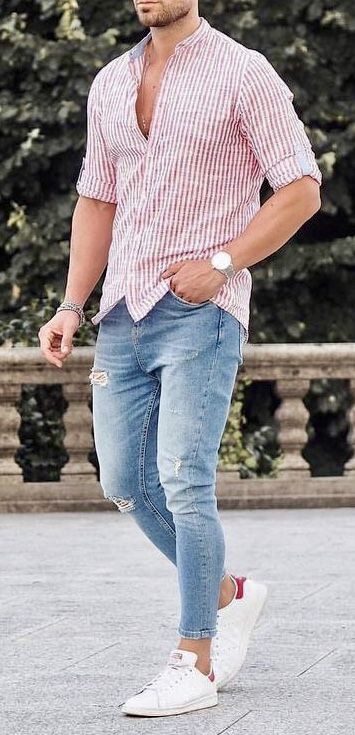 Denim Jeans Outfit Men, White Converse Outfit Men, Blue Jeans Outfit Men, Light Blue Jeans Outfit, Jeans And White Sneakers, White Shoes Outfit, Sneakers Outfit Men, Jeans Outfit Men, White Sneakers Men