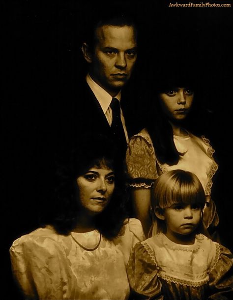 Weird Family Photos, Awkward Family Portraits, Haunted House Pictures, Old Fashioned Photos, Awkward Photos, Let There Be Light, Awkward Family Photos, Old Family Photos, I'm A Loser