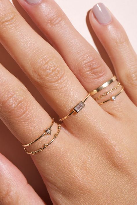 Aesthetic Rings Women, Gold Rings Aesthetic Simple, Gold Rings Aesthetic, قلادات متدلية, Hand Jewelry Rings, Diy Jewelry Projects, Hand Jewelry, Diy Schmuck, Girly Jewelry