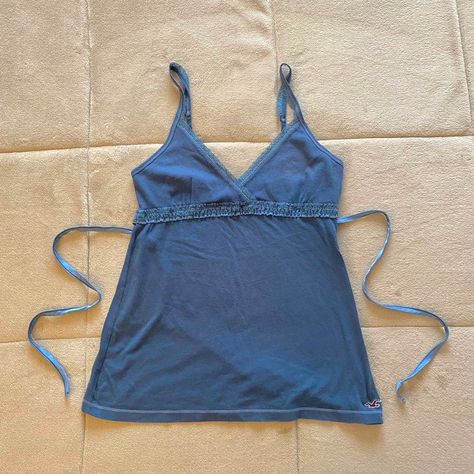 Rare Y2K 2000s Hollister Blue Dainty Lace Babydoll Cami Tank. The perfect cami for a summer beach vacation 2022 outfit! #twilight #y2k #2000s #hollister #dainty #2000sfashion #Y2kfashion #depop 2000s Hollister, Babydoll Cami, Blue Cami, Outfits 2000s, Y2k 2000s, Stil Inspiration, Lace Babydoll, Elegantes Outfit, Dream Clothes