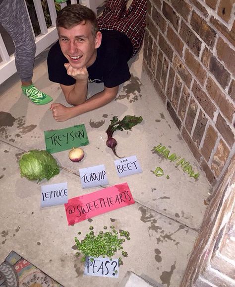 Ask to a dance with veggies Ask To A Dance, Funny Promposals, Sadies Dance, Cute Promposals, Prom Captions, School Dance Ideas, Prom Posters, Cute Homecoming Proposals, Cute Prom Proposals