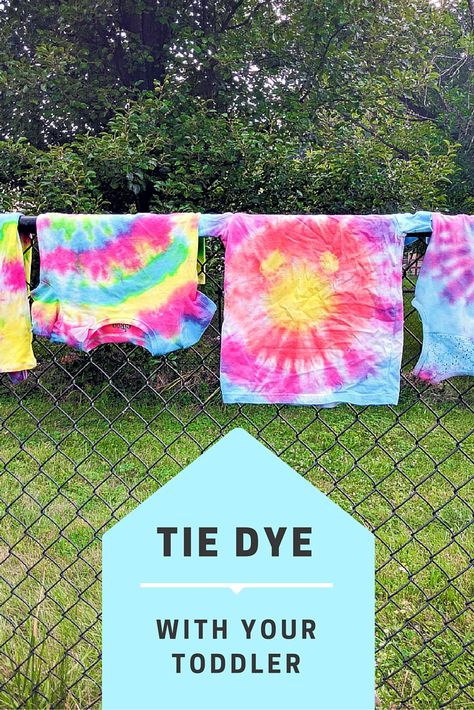 Try these Tie Dye Tips with Toddlers. They'll have fun with this DIY project, and you'll love how easy it is to clean up afterwards. Grab the tutorial to create them with your kids! Tie Dye Projects, Tie Dye Tips, Dye Projects, Ty Dye, Diy Toddler, Work Diy, Toddler Art, Toddler Fun, Craft Night